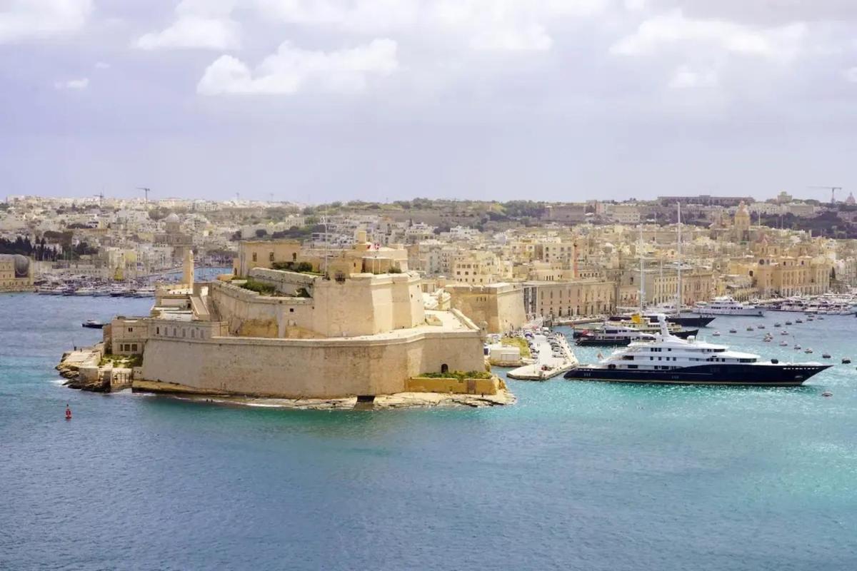 Отель Ninety Eight Boutique Living Cospicua Экстерьер фото